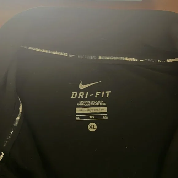 Nike women’s Drifit Zip Up - Picture 5 of 5